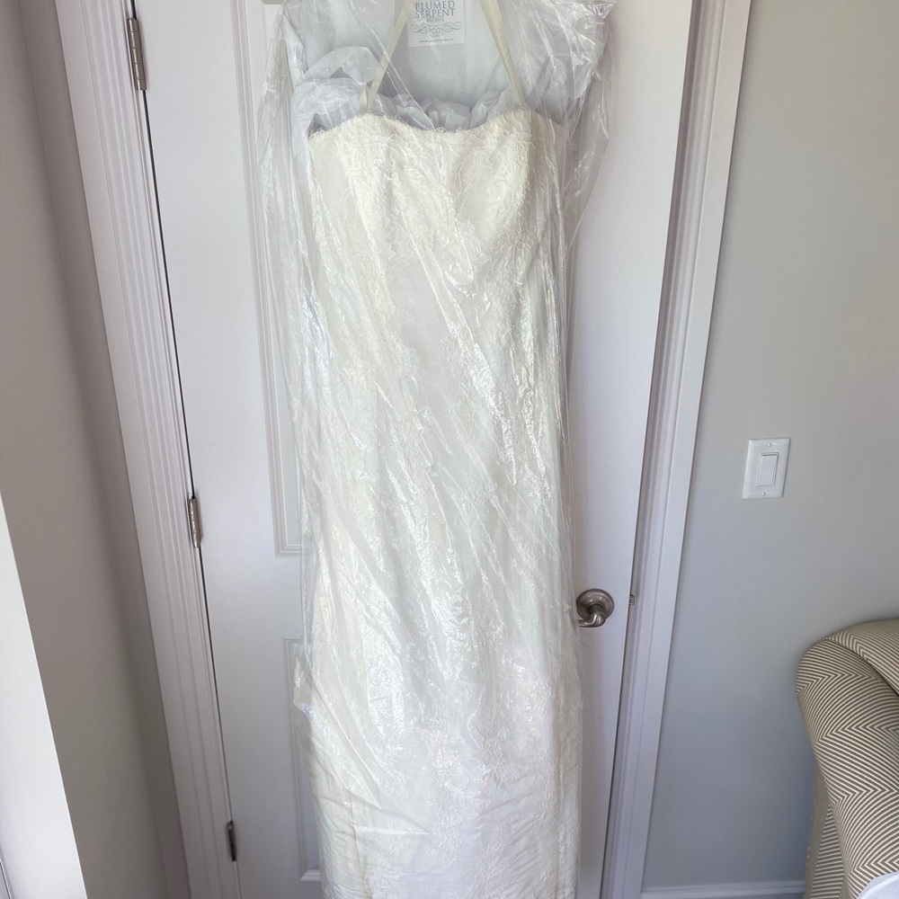 Monique Lhuiller Wedding Gown - Picture 3 of 10